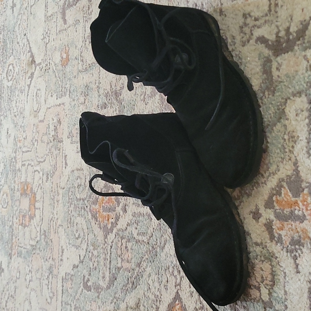 Womans Ugg boots lace up suede
